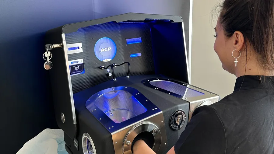 Jennifer Scherf am Alpha-Cooling-Gerät, Video auf Instagram